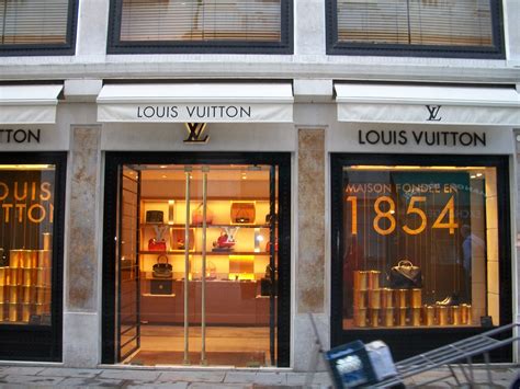 louis vuitton store italia|louis vuitton italy site.